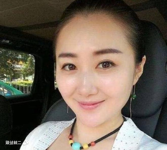 宋小宝的现任妻子，揭秘背后的故事，宋小宝现任妻子背后的故事揭秘